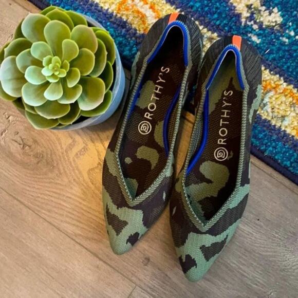 - Rothy’s the point camuflaje green size 7 woman’s flat shoes - Picture 9 of 11